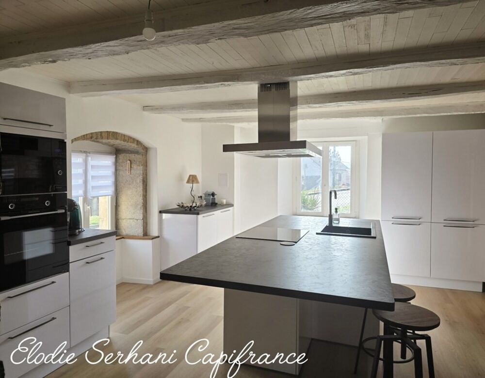 Maison de caractère T6 d'environ 180m2 + 166m2 de grange à Montenois