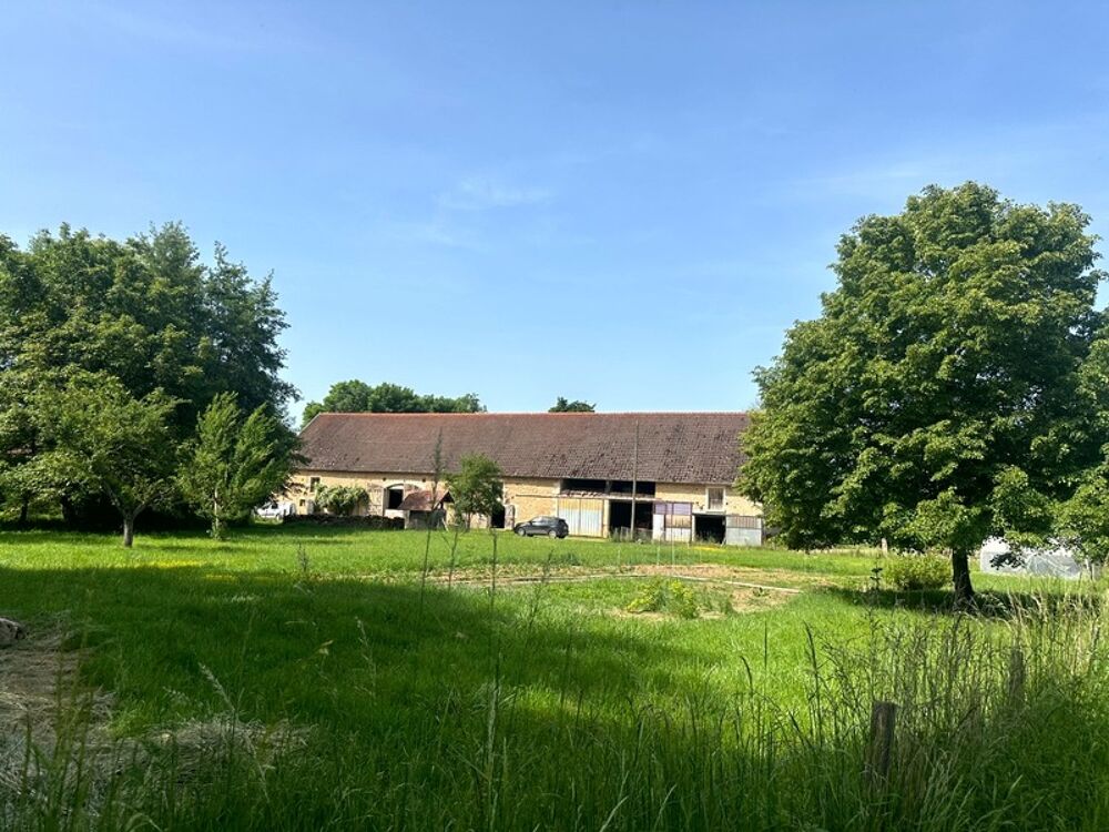 Vente Maison ENSEMBLE DE GRANGES ET TERRES – PLUS DE 7 HECTARES – ENTRE POUILLY-EN-AUXOIS ET SAULIEU Mont saint jean