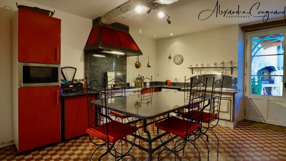 Dourgne centre  Maison de maître en pierre  360 m²  9 chambres  Gîte indépendant