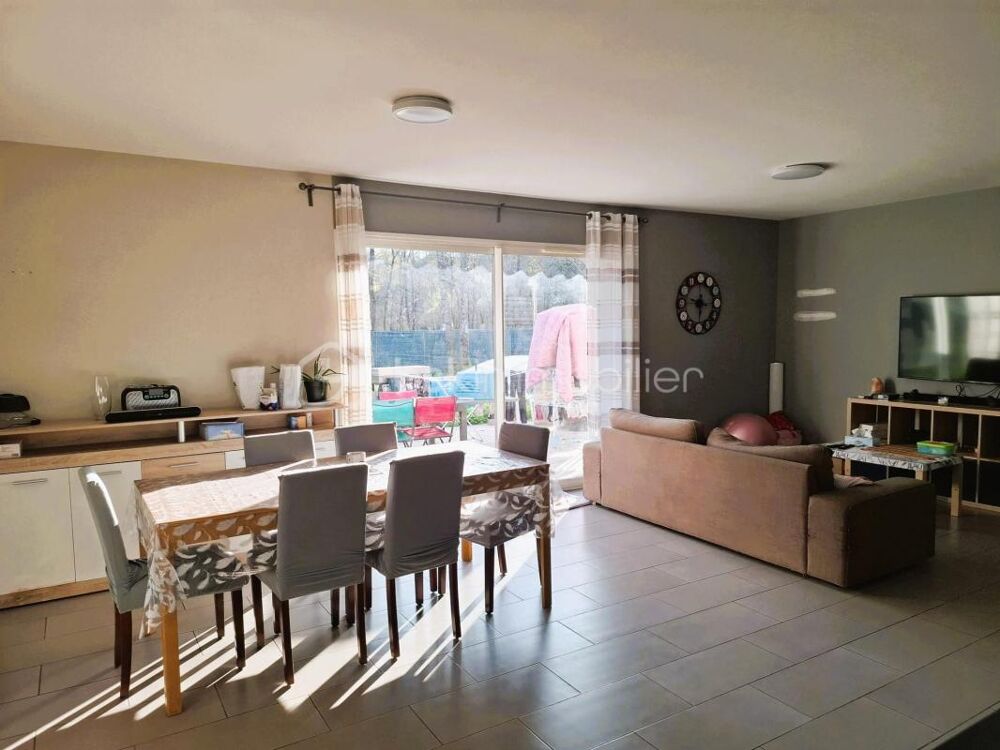 Maison contemporaine 4 chambres avec piscine et terrain de 1847 m²