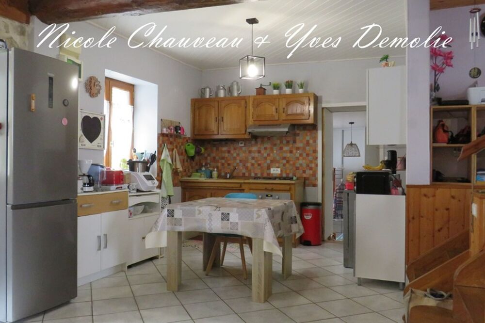 Vente Maison Maison en pierres � vendre au Vernet-Cham�ane � 113 m� habitables, jardin et garage Le vernet chameane