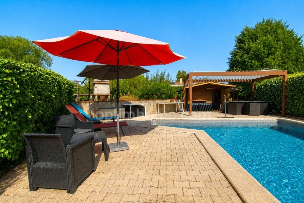 Vente Villa VILLARIÈS – VILLA FAMILIALE 179 M² AVEC PISCINE – 6 CHAMBRES – TERRAIN 1 500 M² – UN VÉRITABLE HAVRE DE PAIX Villaries