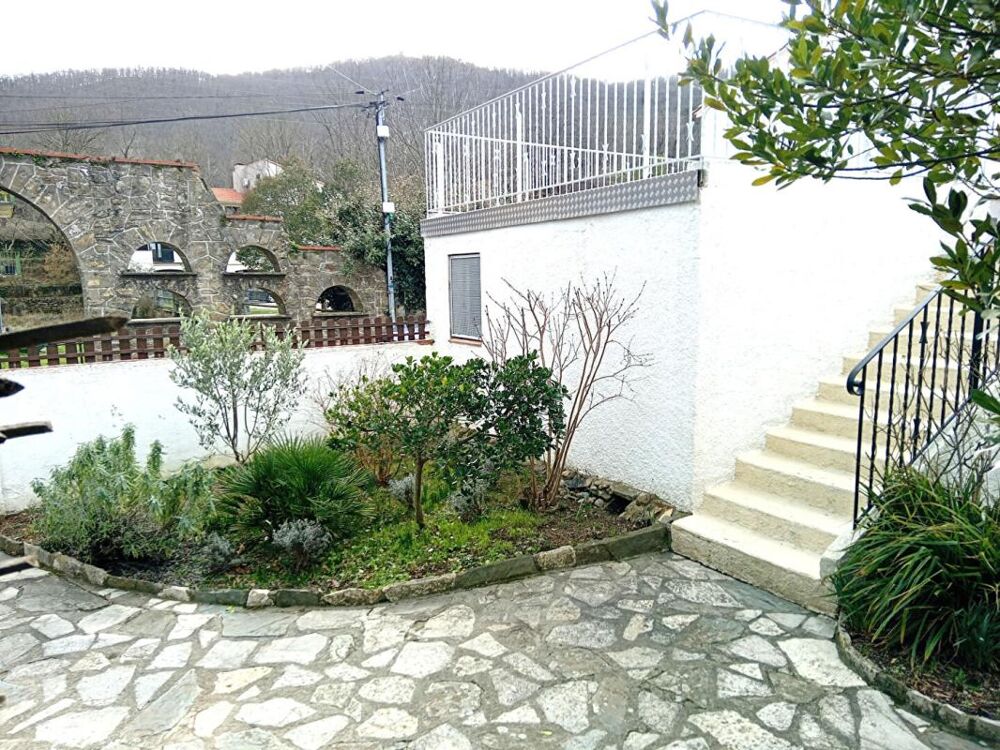 Maison dans le village de Las Illas 4 pièce(s) 110 m2 sur un terrain de 289m²