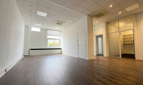 Dans immeuble de caract&egrave;re, proche du parc Monceau et boulevard Malesherbes 5236 75008 Paris