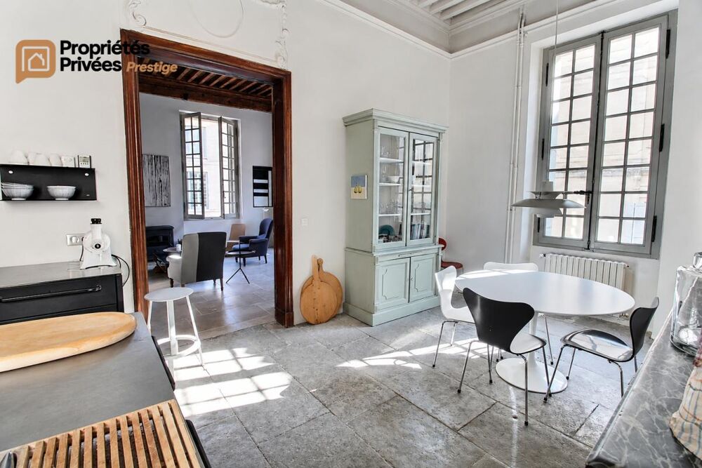 UZÈS : Une adresse d'exception Hôtel particulier de 316 m², vendu dans son intégralité, sur la prestigieuse Place Dampmartin