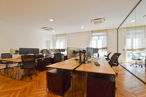 AVENUE GEORGE V - 404 m&sup2; avec balcon 24711 75008 Paris