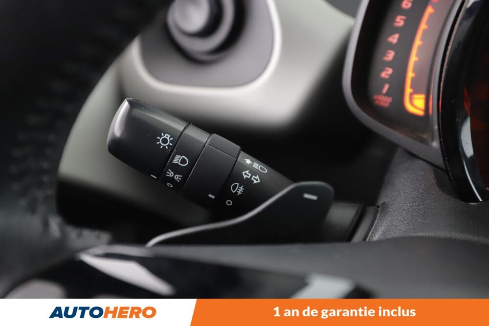 Aygo 1.0 VVT-i X-Play X-Shift 5P 69 ch 2015 occasion 92130 Issy-les-Moulineaux