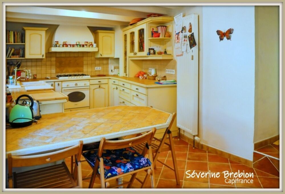 ? Maison rénovée en pierre de 166 m², 4 chambres, vaste séjour, dépendance, assainissement OK, avec ancien moulin et terrain de