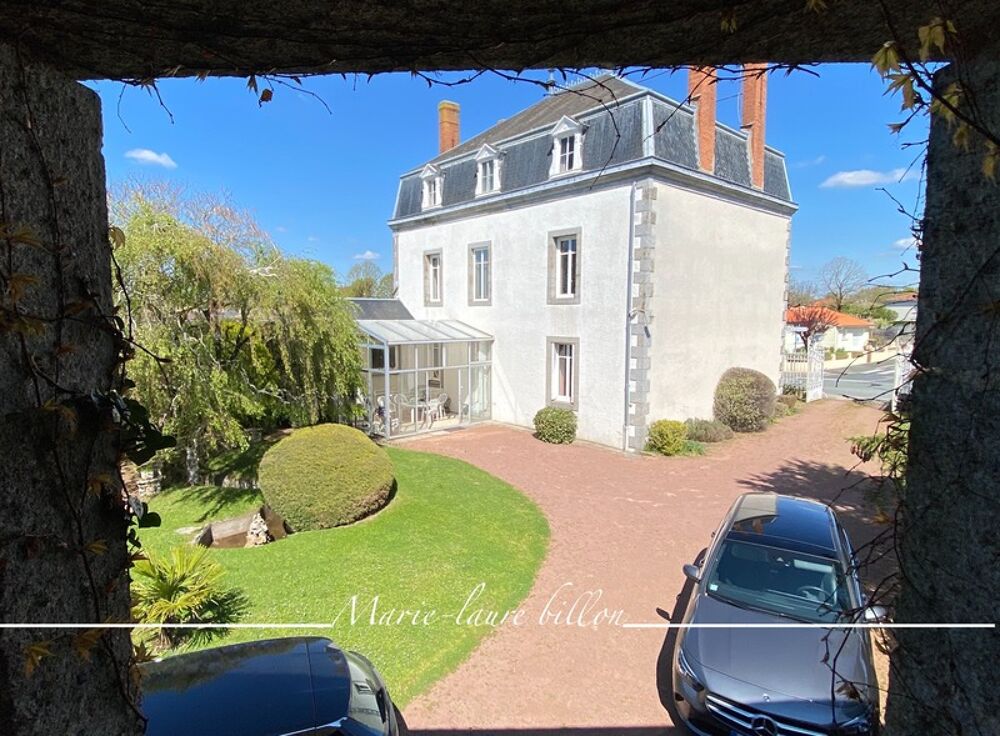 Dpt Deux Sèvres (79), à vendre NUEIL LES AUBIERS maison bourgeoise de 222 m² + dépendances et terrain de 1 041 m²