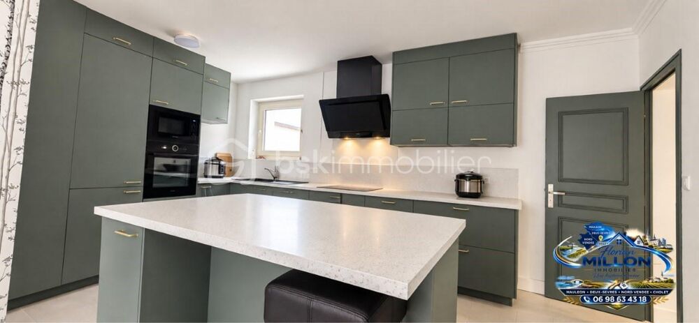 ? CHOLET HYPERCENTRE  APPARTEMENT DE CARACTÈRE DE 188 M²