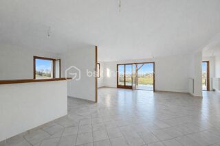 Vente Maison EN EXCLUSIVITÉ  - Vue imprenable, volumes généreux et cadre de vie exceptionnel à Saint-Point Saint point