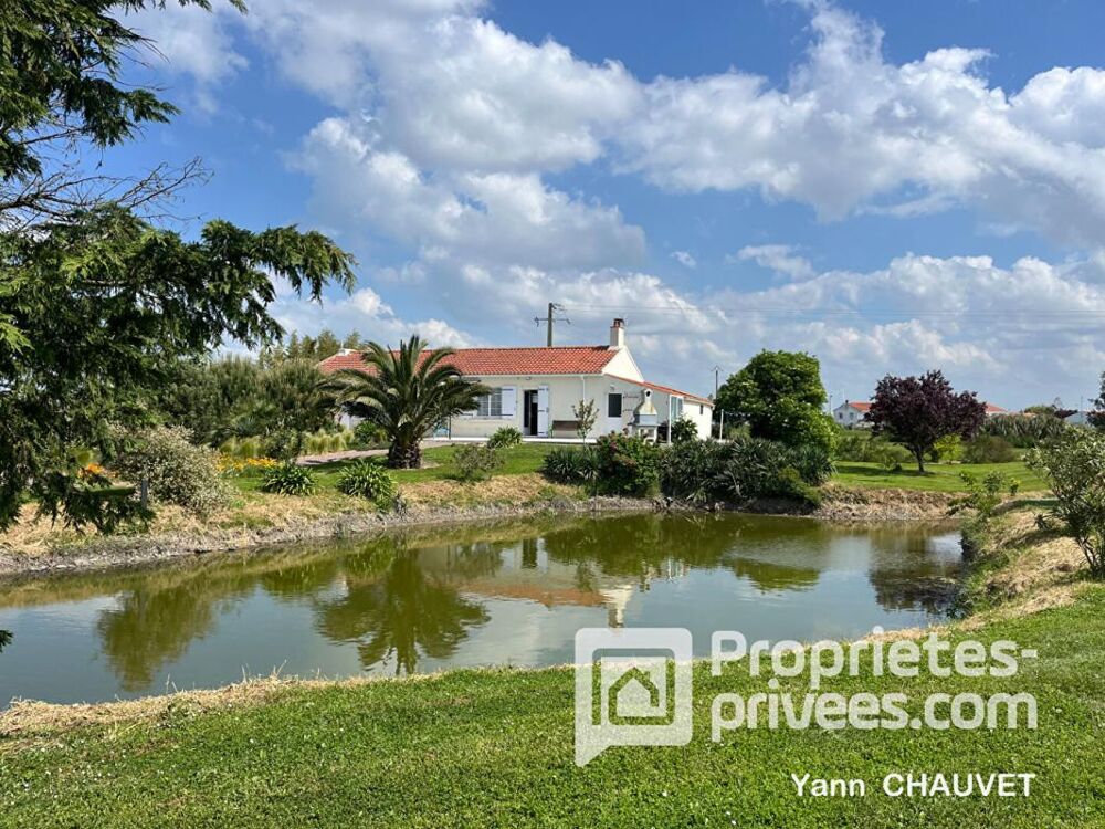 Vente Maison Maison Beauvoir Sur Mer 5 pièce(s) 100 m2 environ sur + d'1 Ha Beauvoir sur mer