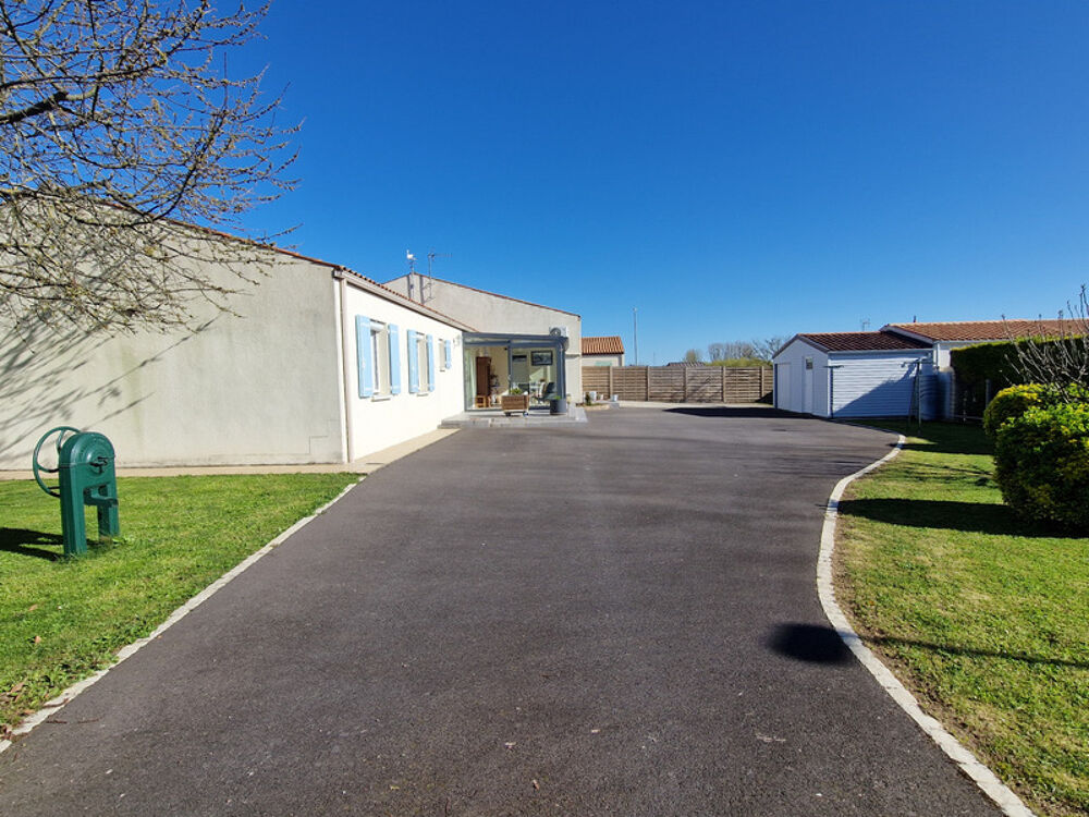 Maison viager à vendre occupé 5 pièces TONNAY BOUTONNE (17) 168 m² habitables - Garage