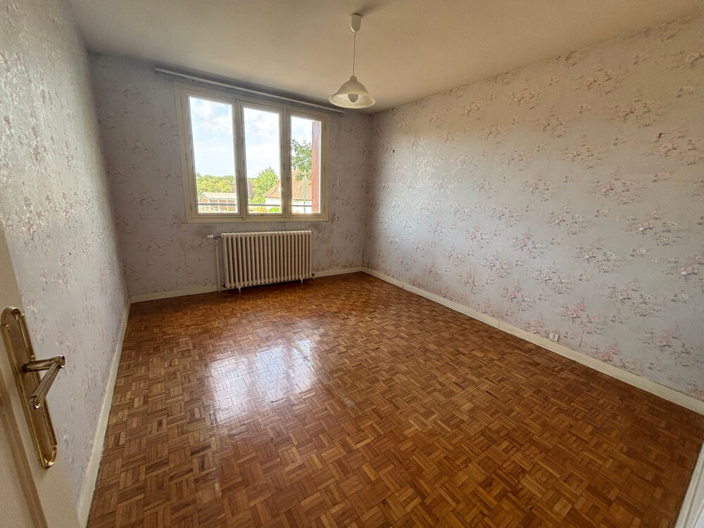 Maison traditionnelle 5 chambres  Sous-sol total  Fort potentiel BLENEAU (89)
