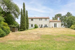 Vente Maison Maison Gétigné 11 P . 6 Chs . Bureaux . 274.92 M² . T 6832 M² . Garage . Cave . Salle de jeux . Bucher Getigne