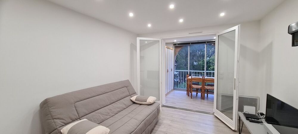 Vente Appartement Frédéric ALLIOT vous présente ce studio  d'environ 28 m2 idéalement placé à Saint-Aygulf Saint aygulf