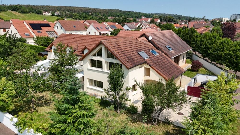 possibilité PMR, Dijon-Sud, Clos du Roy. VILLA T8 de 255 m2, possibilité 8 chambres, sur un terrain de 790 m2 et 150m2 s-sol ch