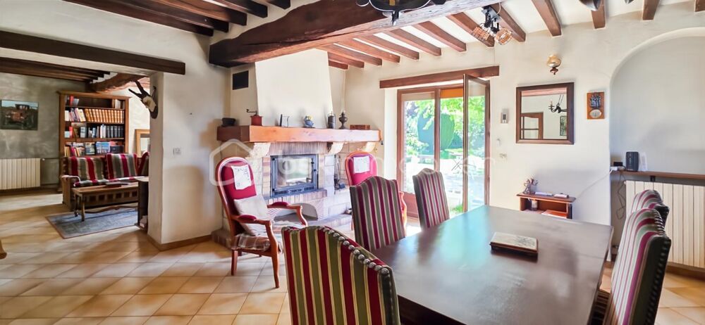 Vente Maison Charme de l'ancien et beaux volumes : maison familiale avec dépendance, garage et grand terrain clos Dixmont