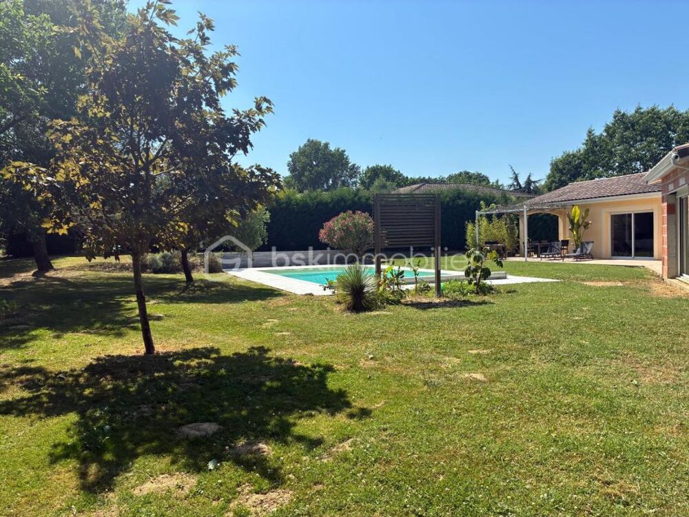 villa de charme avec piscine, terrain de 2000 m2 avec vue dégagée