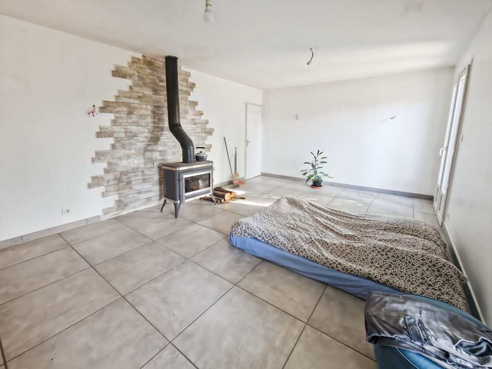 Maison à vendre 5 pièces proche de SAINT JEAN D'ANGELY (17)- 108 m² habitables- jardin- garage- piscine
