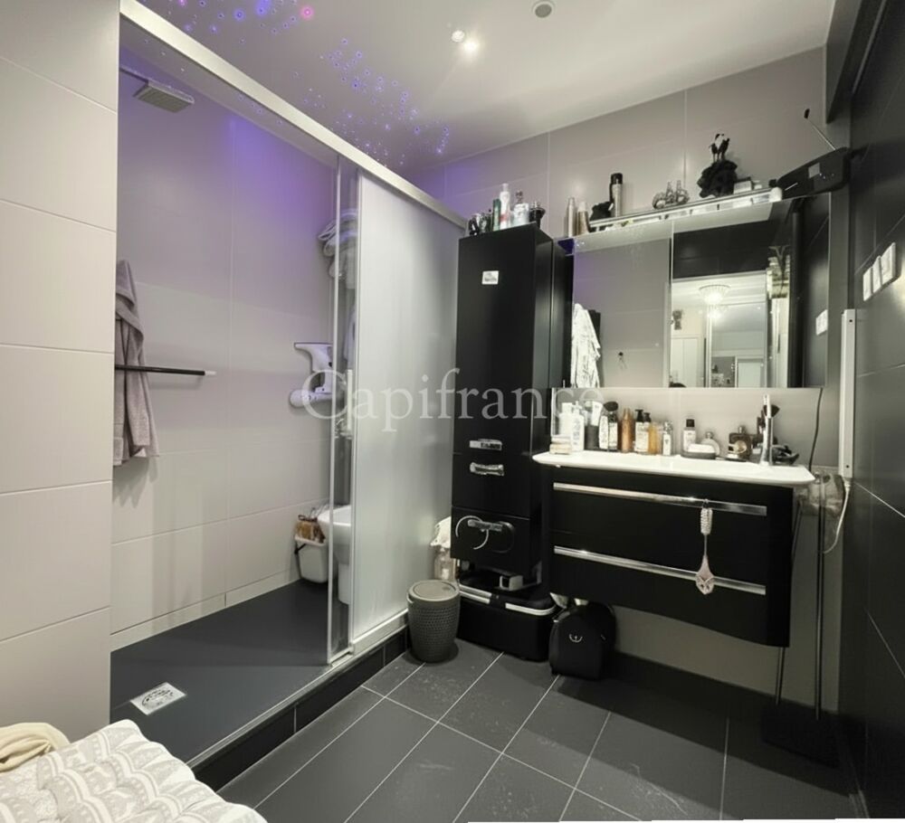 Vente Appartement Appartement T2 de 69 m², dernier étage avec balcons, cave, garage locatif possible – Hypercentre Aix-les-Bains (73) Aix les bains