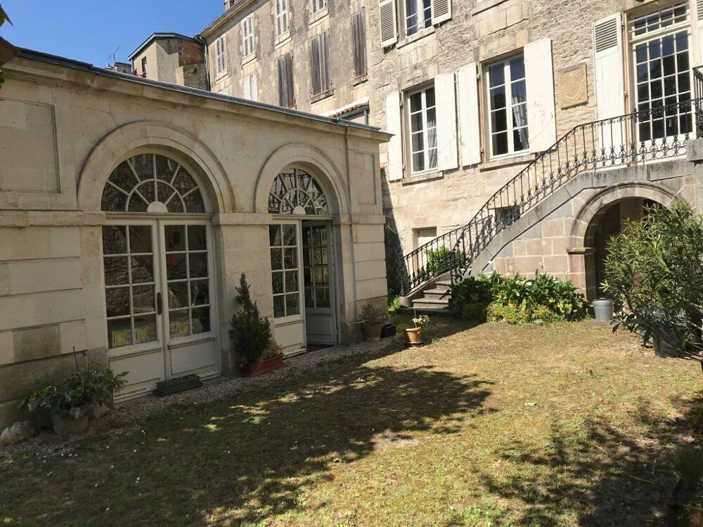 Grande maison de caractère, jardin, garages en hyper centre