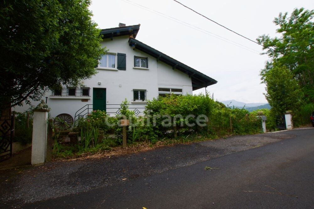 Vente Maison Dpt Pyrnes Atlantiques (64),  vendre SAINT PEE SUR NIVELLE maison P11 de 215 m - Terrain de 2 200,00 m Saint pee sur nivelle