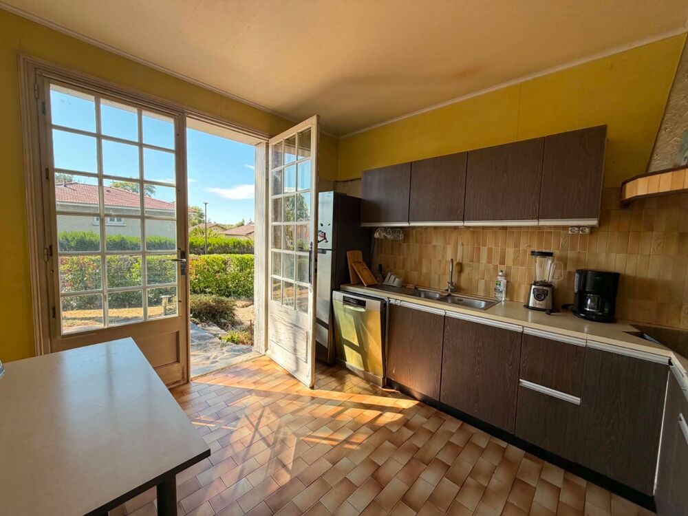 Vente Maison MAISON 158 M², TERRASSE EXPOSEE SUD, TERRAIN CLOS DE 593 M², 4 CHAMBRES, GARAGE, CAVE, POMPE A CHALEUR, PANNEAUX SOLAIRES, CHARP Feurs