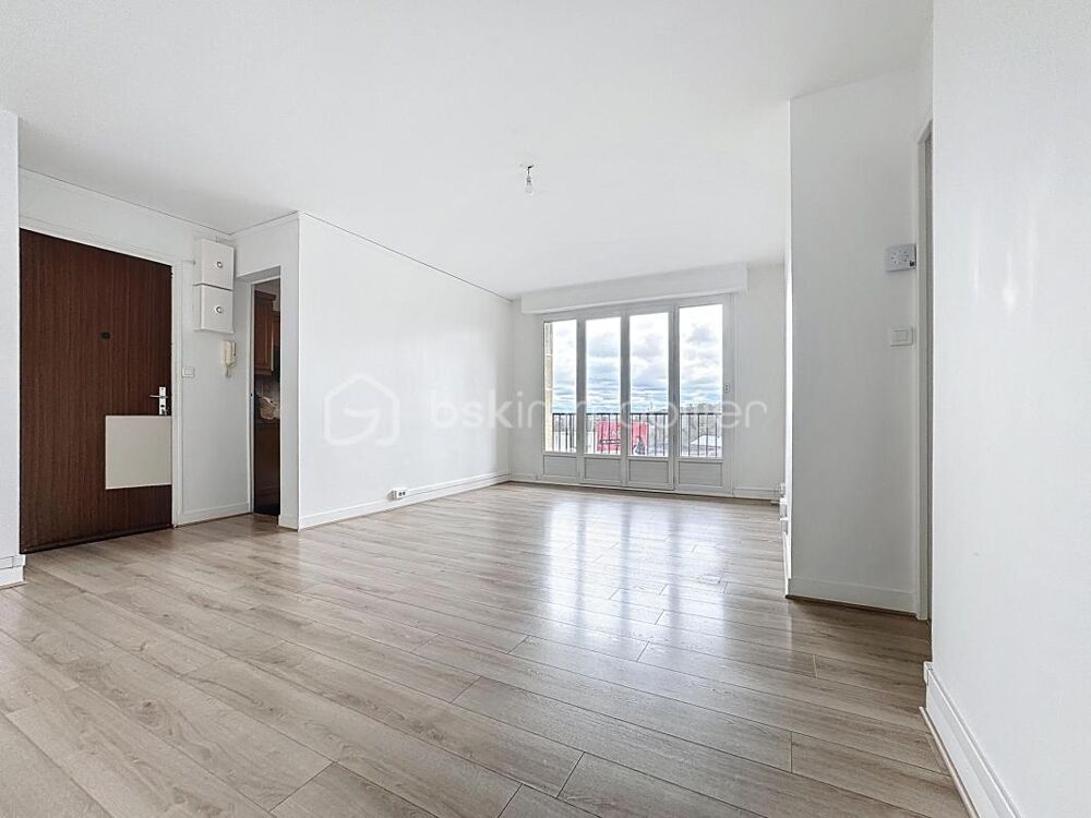Appartement lumineux en 4 pièces avec 3 chambres 2 extérieurs / Parking et Cave privés
