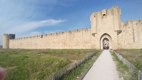   GARD (30) AIGUES MORTES (30220) intra-muros TRES RARE à vendre fonds de commerce boutique magasin de bijoux 