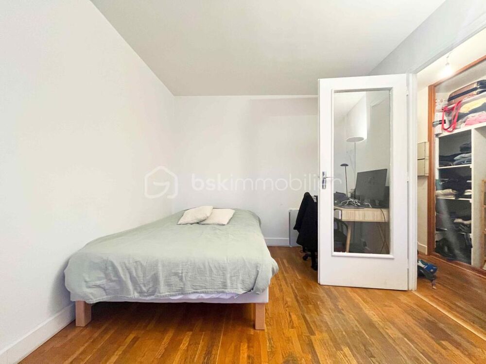 Location Appartement LOCATION NON MEUBLÉE  - STUDIO 28m² Rénové + BALCON + CAVE & PARKING - Courbevoie Courbevoie
