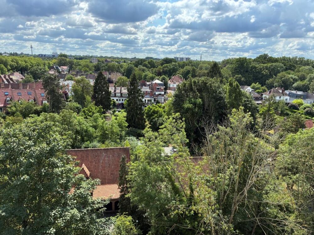 DERNIER ETAGE T4 99M² AVEC TERRASSE , PARKING CLOS , POSSIBILITE GARAGE ,CAVE