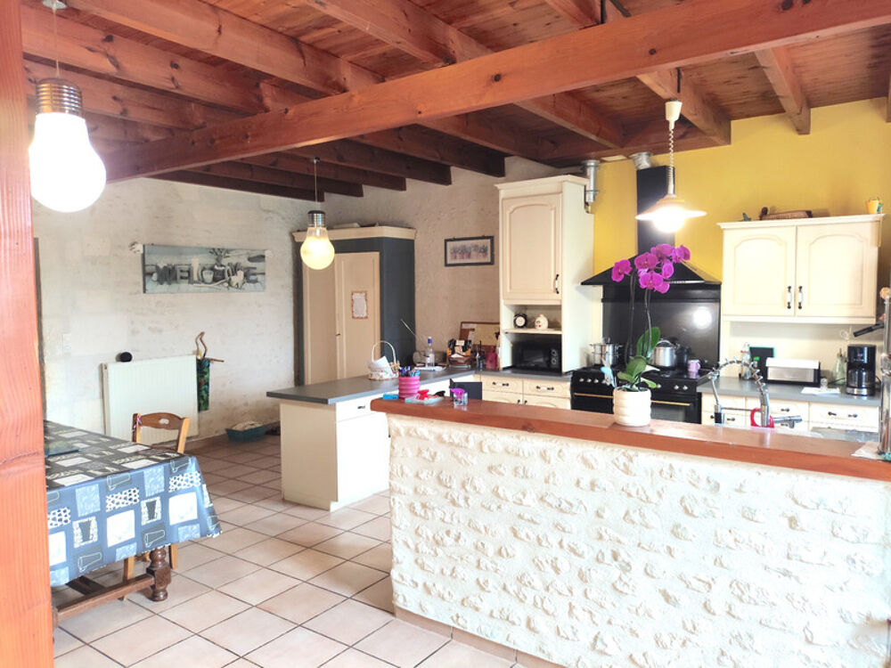 Charentaise rénovée 8 pièces  300 m²  Preguillac