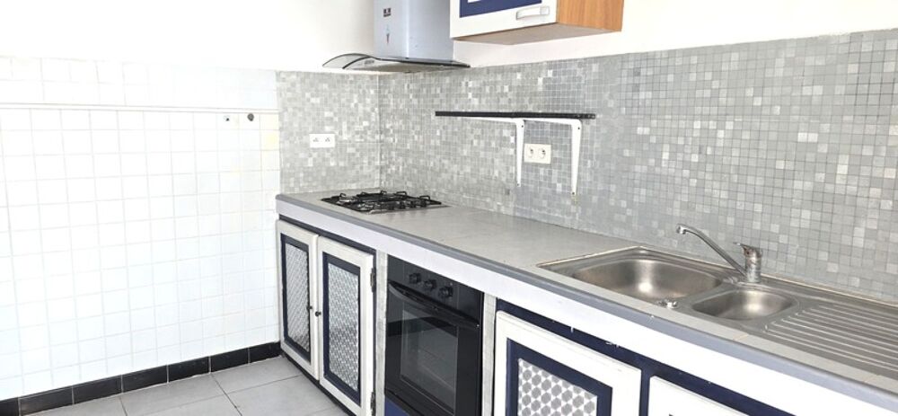 Vente Villa Ensemble immobilier T11 de 279 m2 avec garage, caves et hangar sur 816 m2 de terrain Le luc