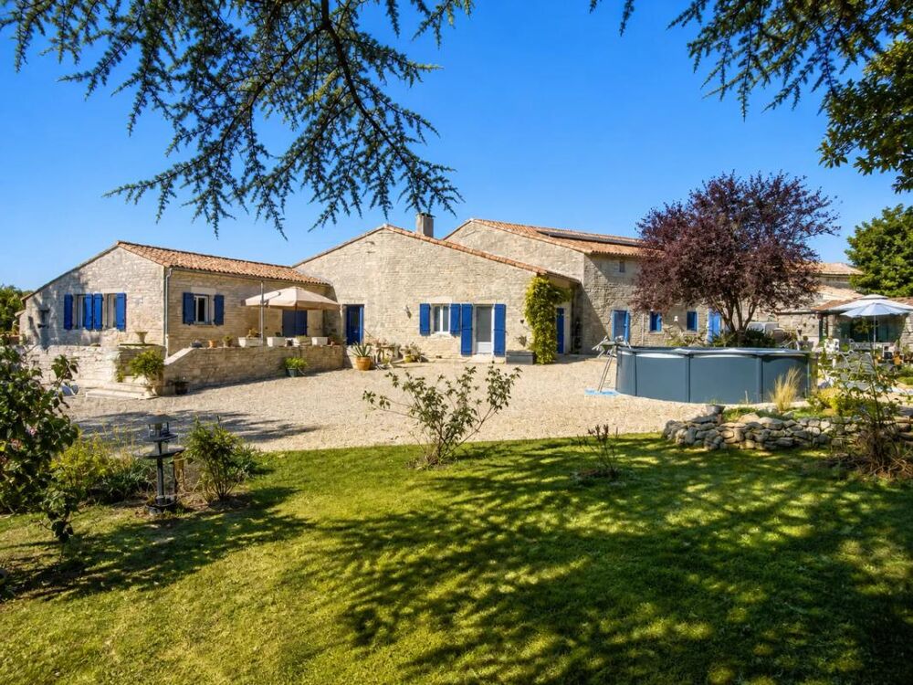 Maison de 7 pièces, 5 chambres, 234 m2 à Villefagnan