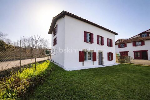   NOUVEAUT� � Maison r�nov�e avec jardin au c�ur d'un village class� du Pays Basque Maison - 4 pi�ce(s) - 116 m�