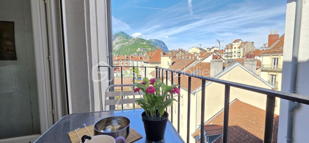 STUDIO AVEC BALCON VUE BASTILLE
