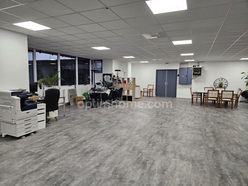   bureau rénové de 299 m2 à vendre à Cergy au prix de 325000 euros 