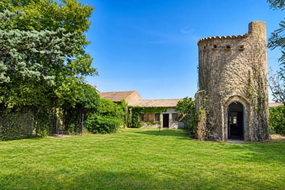 Propriété de Prestige avec Grand Terrain Arboré