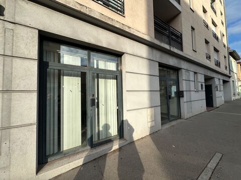 Local/bureau de 110m&sup2; &agrave; louer TASSIN LA DEMI LUNE (69), local tr&egrave;s bien situ&eacute; en plein coeur de Tassin, emplacement n&deg;1 3414 69160 Tassin la demi lune