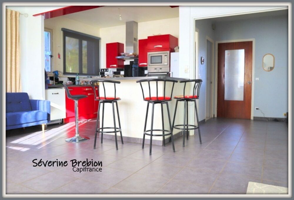 Vente Maison Charmante maison de 156 m², 3 chambres, garage, terrain plat et clôturé, PAC, tout à l'égout, au cœur de Chabreloche Chabreloche