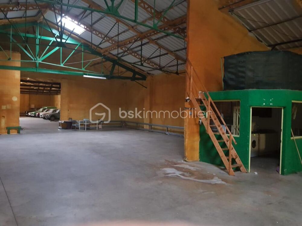 Vente Immeuble ENTREPOT D ENVIRON 2200 M2 COMPOSE DE 5 LOCAUX PROFESSIONNELS Beaumont de lomagne