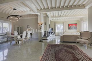  Villa  vendre 10 pices 280 m