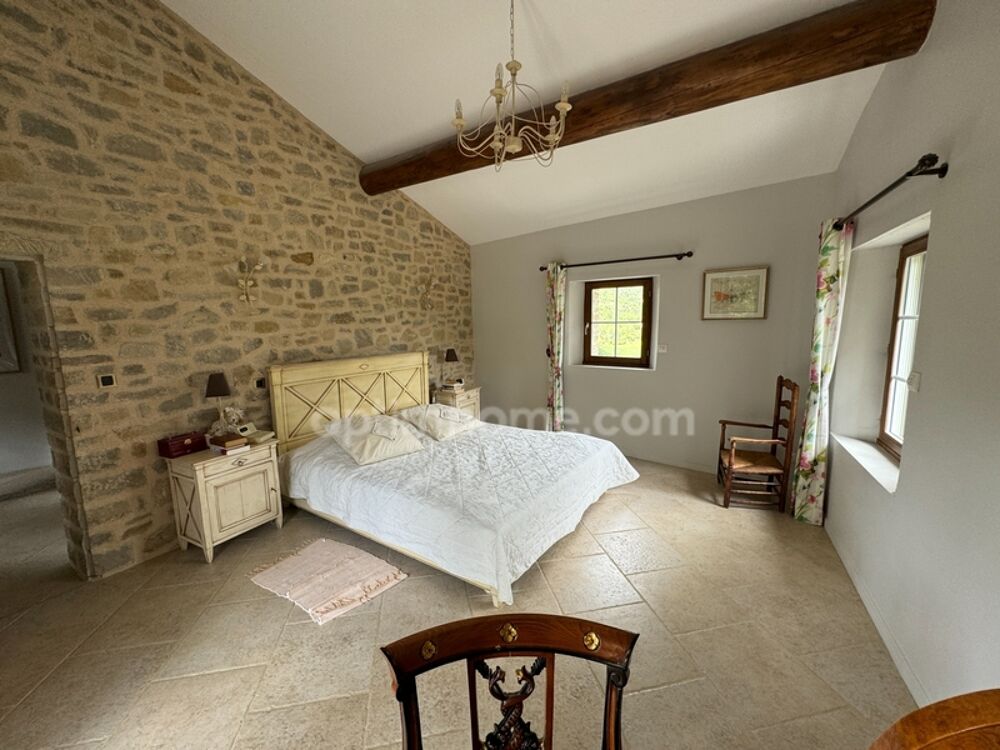  vendre  Proprit/chteau Aiglun (04510)