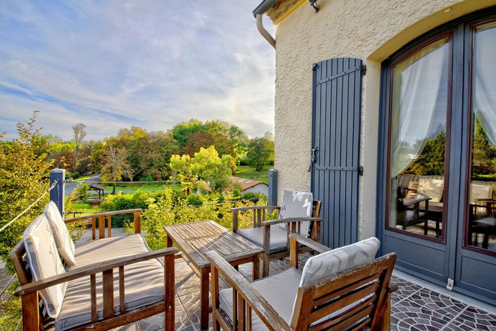 Maison lumineuse de 191 m² - Confort, calme et potentiel à Fargues-Saint-Hilaire