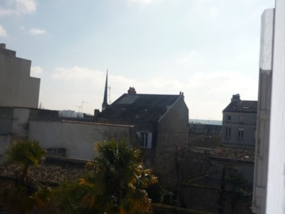 Vente Appartement Appartement T2 en résidence sécurisée, face Hôtel de Ville, proche tous commerces et transport Angouleme
