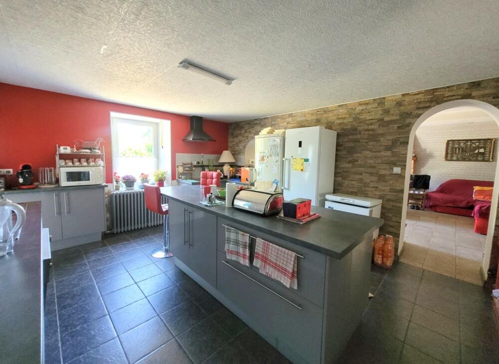 Vente Maison Jolie maison de 142 m² (120m² loi Carrez), couverture de la toiture neuve, avec terrasse couverte, ateliers et grange (couvertur Gouttieres