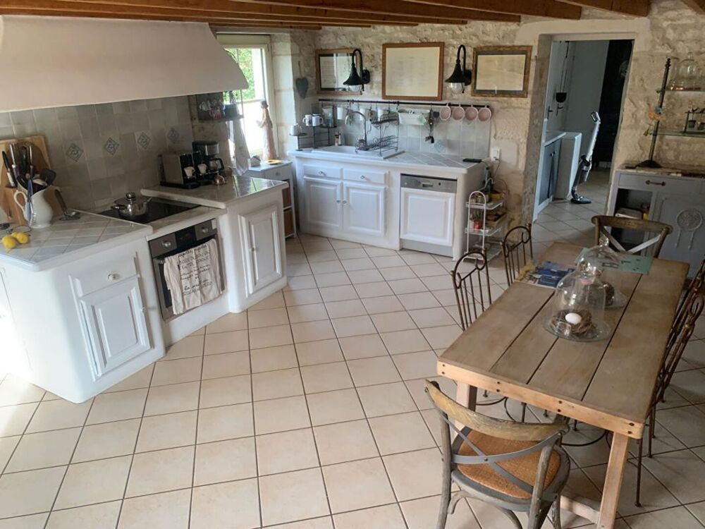 Vente Maison Maison Mouzeuil Saint Martin 7 pièce(s) 180 m2 Mouzeuil saint martin