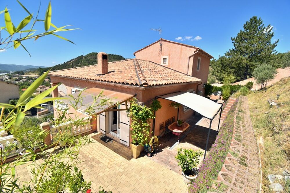 Alpes-de-Haute-Provence, Propriété dexception à Digne-les-Bains, 207 m², piscine, terrasses, 1 200 m² de terrain paysager, vue