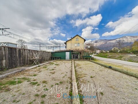  Immeuble à vendre SAINT PIERRE D'ALBIGNY (73) - Restaurant à vendre avec murs et 2 logements T4 